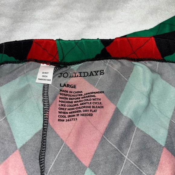 Vibrant Red and Green Argyle Leggings for Festive Comfort - Picture 5 of 5